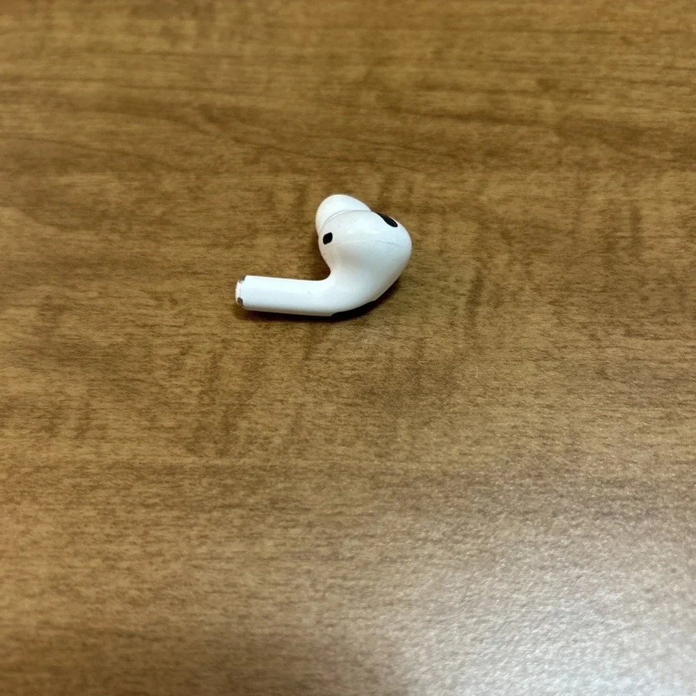 Apple AirPods Pro 1st Gen RIGHT Side Bud Only with Ear Gel - White (A2083)